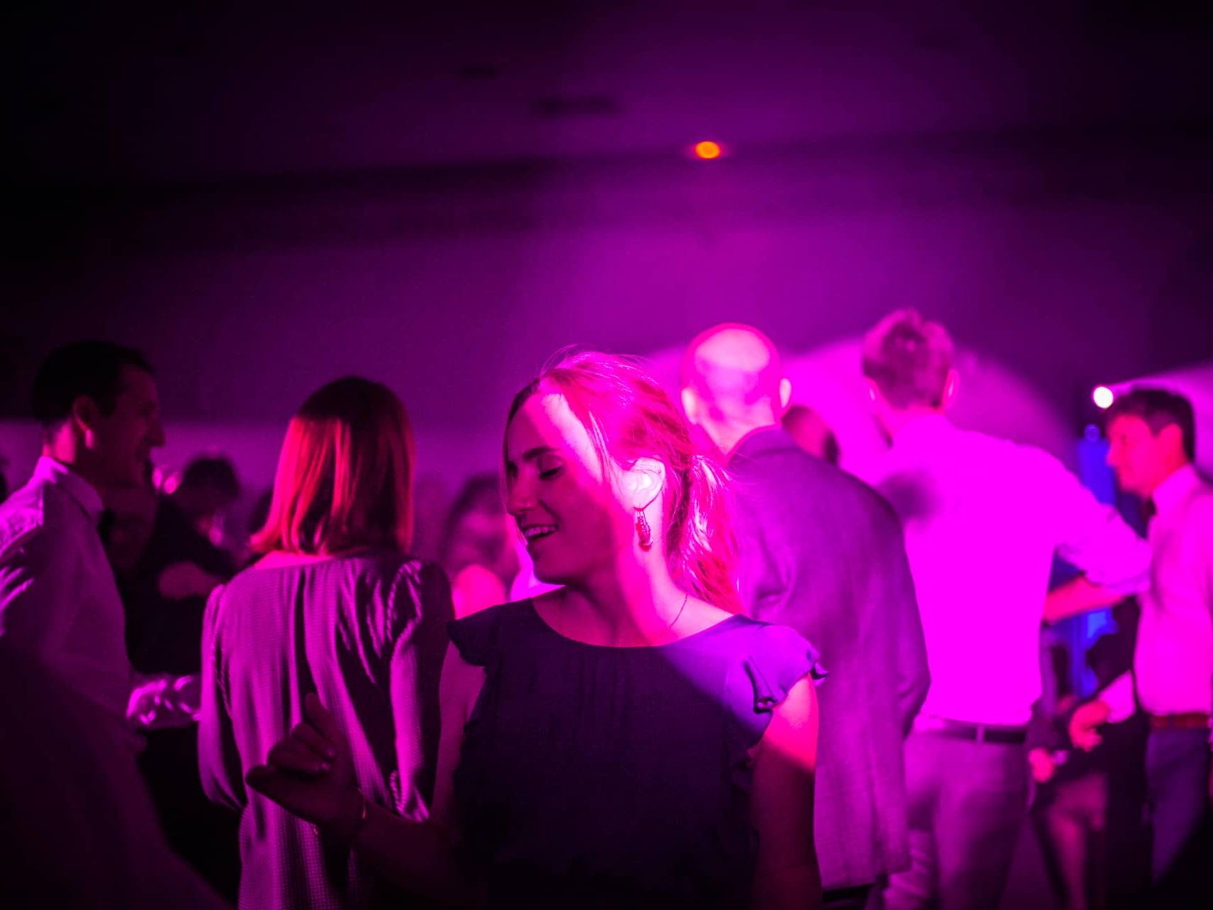 Photo femme danseuse face